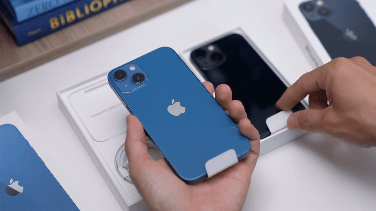 iPhone 13 UNBOXING - BLUE! 