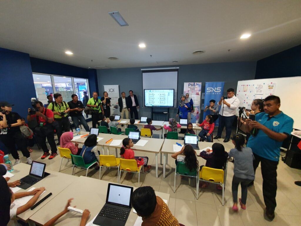 JOI Smart Education solution hybrid classroom (1)