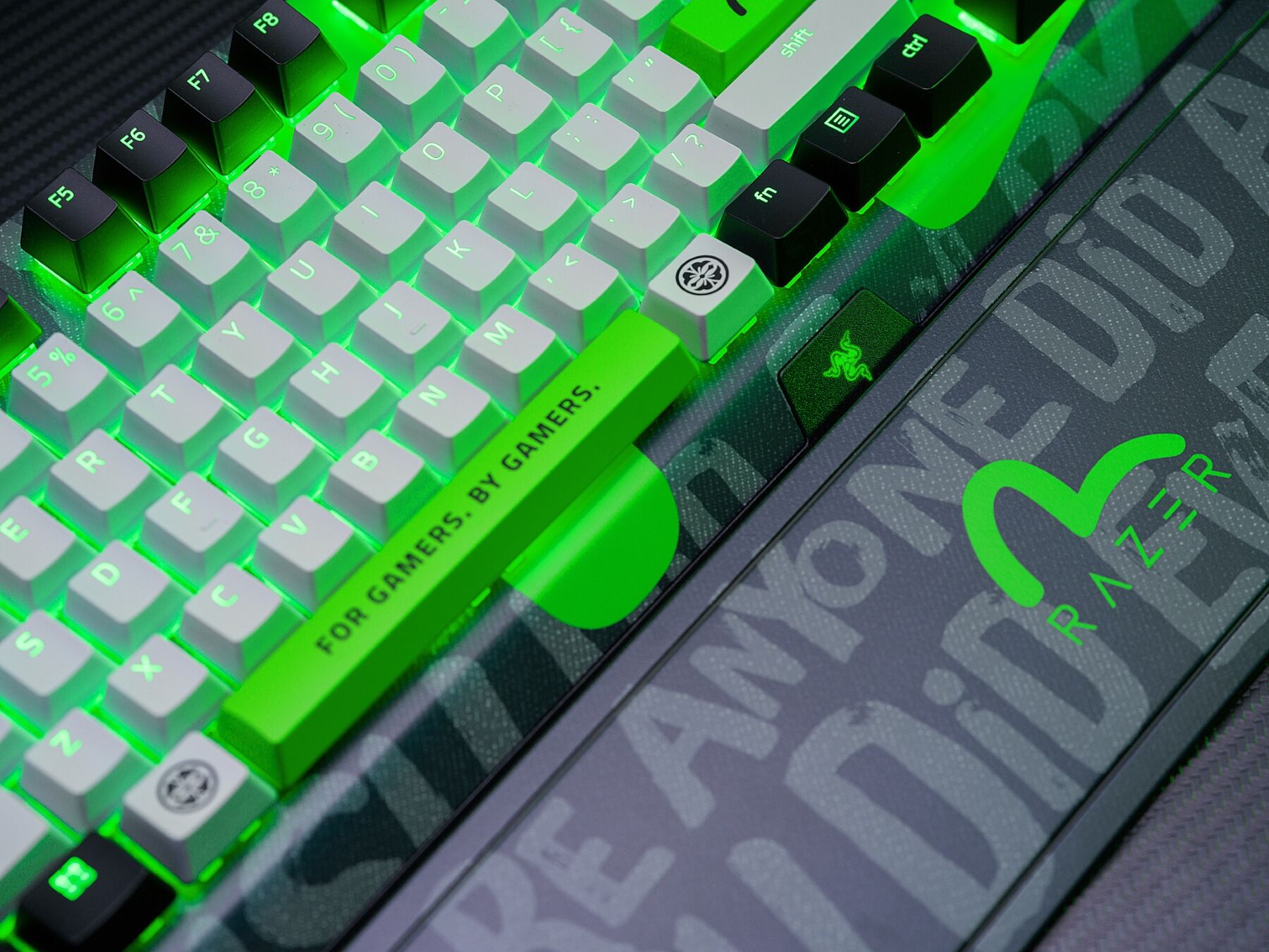Razer And EVISU Teamed Up With Specially Designed Peripherals And Apparel 27
