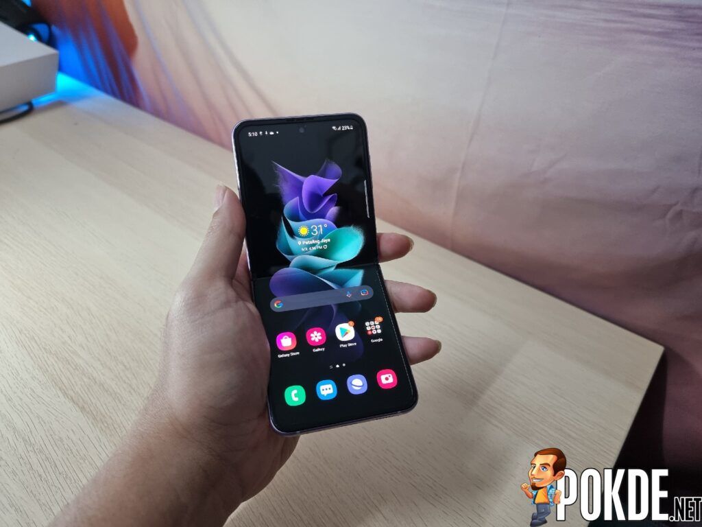 Samsung Galaxy Z Flip3 Review - Pushing Foldables Toward The Mainstream - 25 Samsung Galaxy Z Flip3 Review