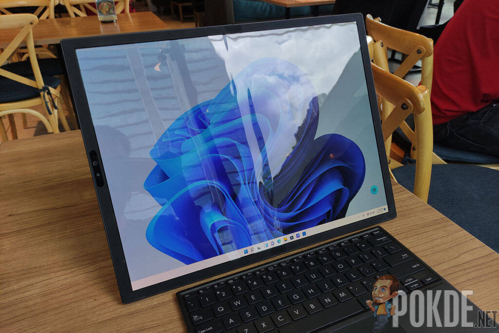 ASUS Zenbook 17 Fold OLED PC Mode