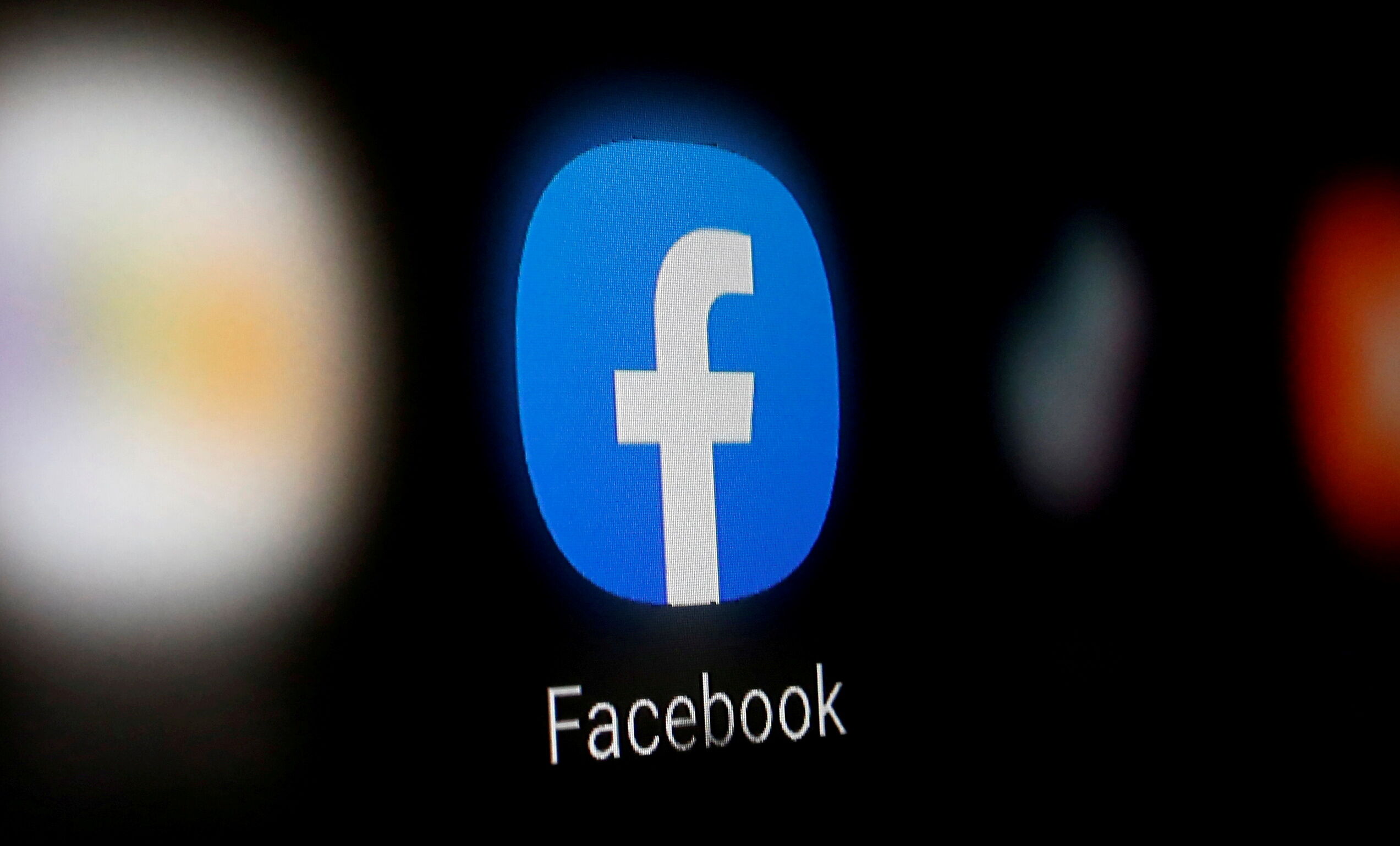 Facebook Researchers Say that App Might Make People Lonelier