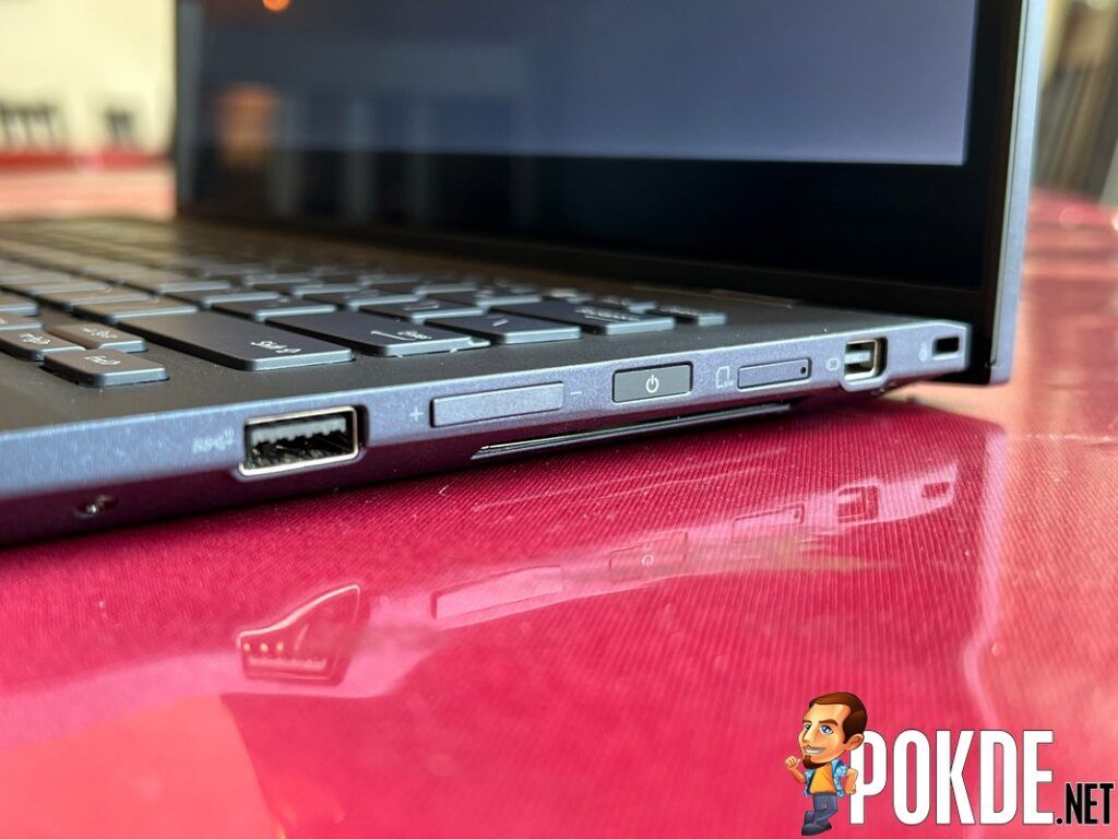 ASUS ExpertBook B7 Flip Preview