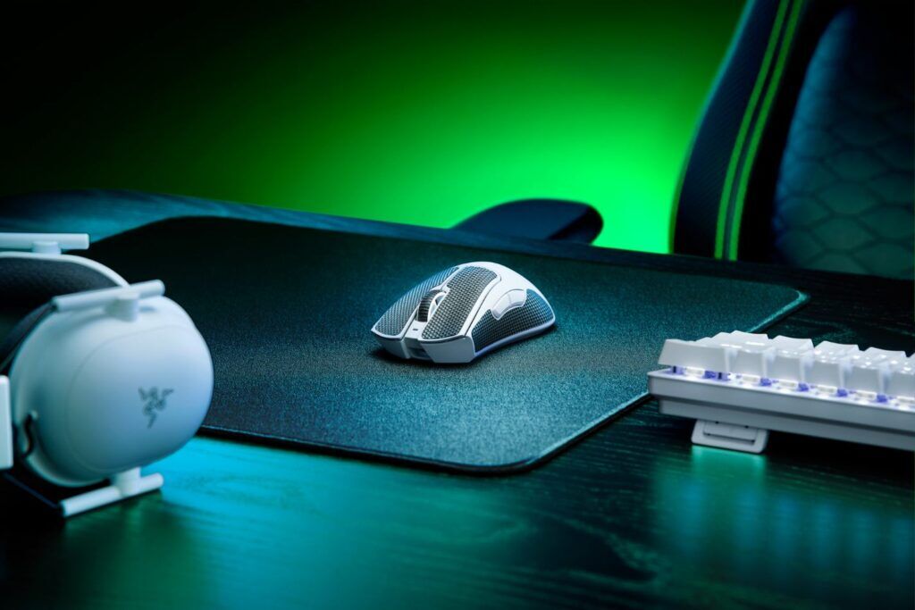 Razer Showcases The Brand-New Ultra-Lightweight DeathAdder V3 Pro - 19
